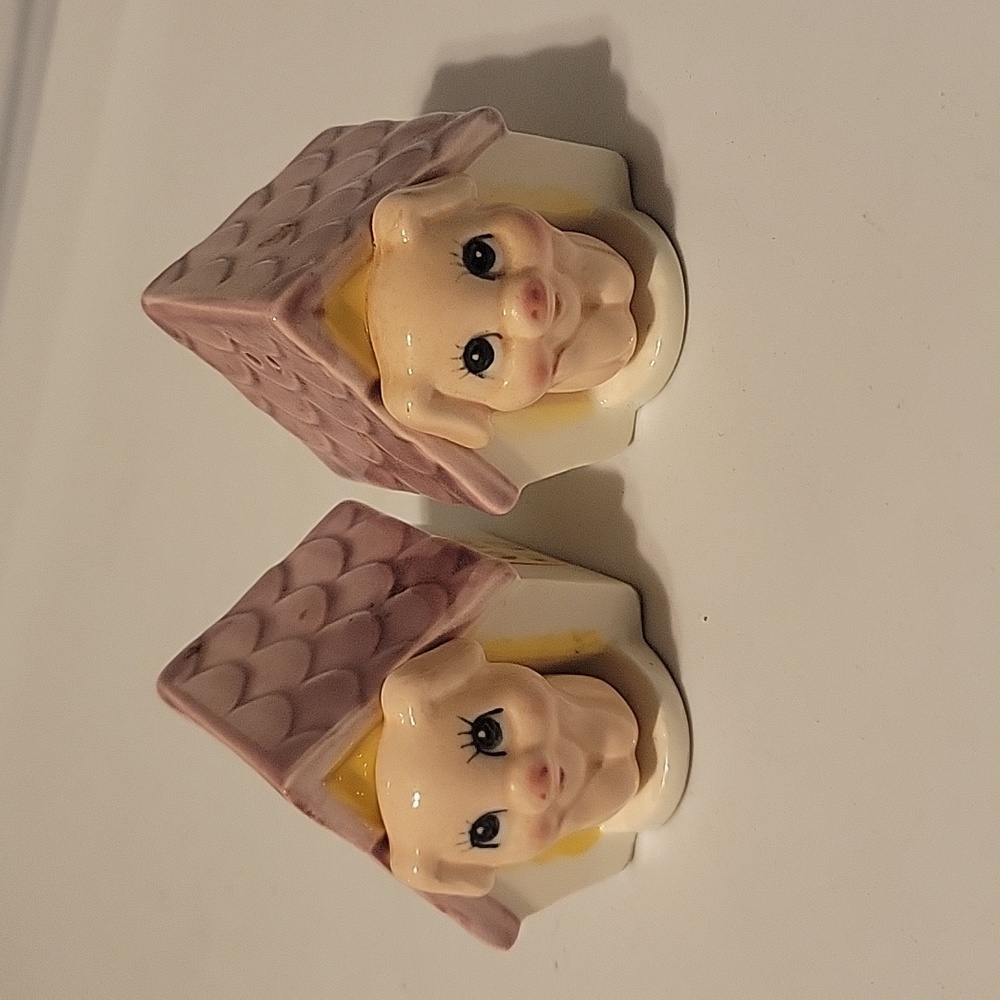 Cute 🐷 Pig in House Salt and Pepper Shaker Set, Vintage, Retro